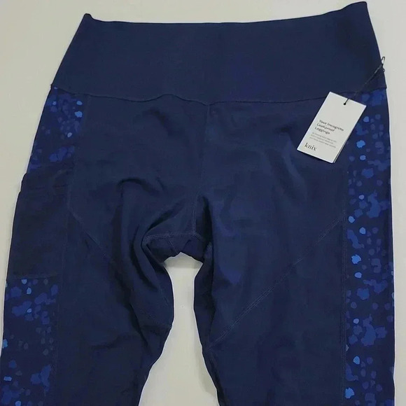 SET Stashable High Rise Legging. & Catalyst Front Zip Sports Bra - Picture 8 of 16